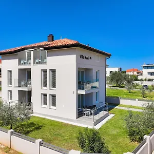 Navi , Bibinje Kroatië